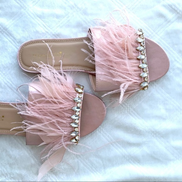 Shoe Dazzle Nia Faux Feathered Jeweled Slide Flat Sandal Boho Size 7 - Picture 14 of 16